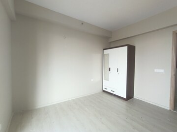 Room in 3 BHK Apartment at M3M Skywalk, Sector 74 – for Rent