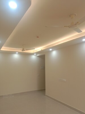 Room in 2 BHK Apartment at Signature Global Prime, Sector 63a – for Rent