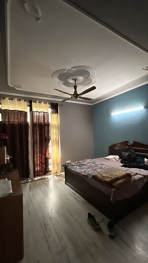 Bedroom in 3 BHK Builder Floor at Sector 23 – for Rent
