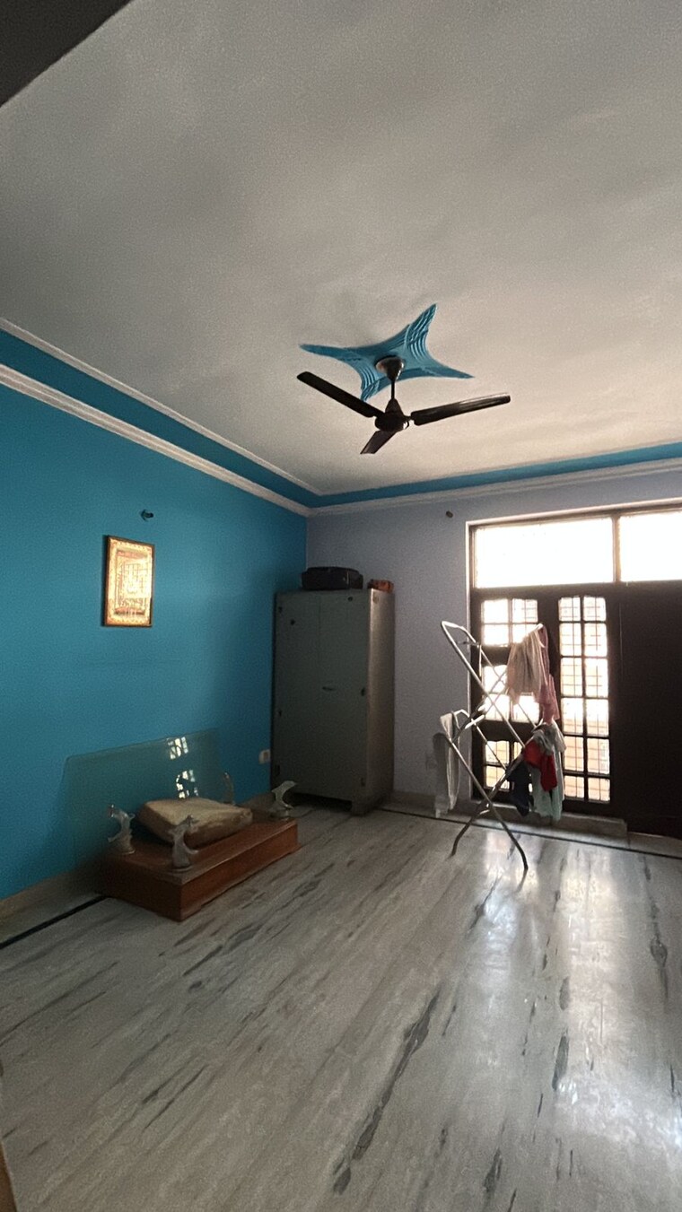 Room, sector 23 3 Bedroom 2300 Sq.Ft. Builder Floor In Sector 23 Gurgaon 9476626