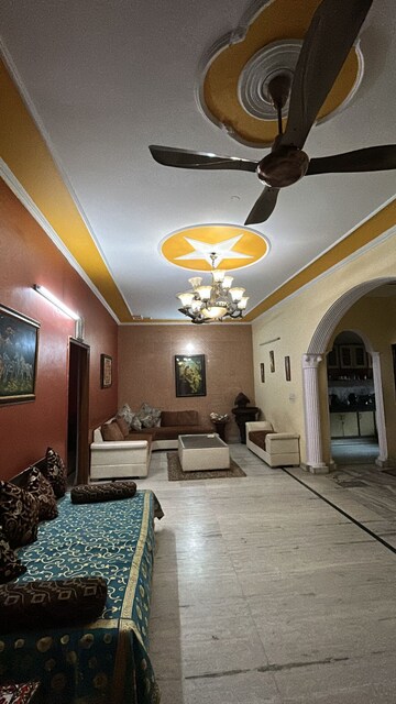 Living Room in 3 BHK Builder Floor at Sector 23 – for Rent