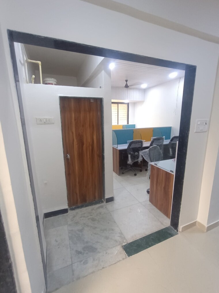Common Area, kandivali west Commercial Office Space 500 Sq.Ft. In Kandivali West Mumbai 9476703