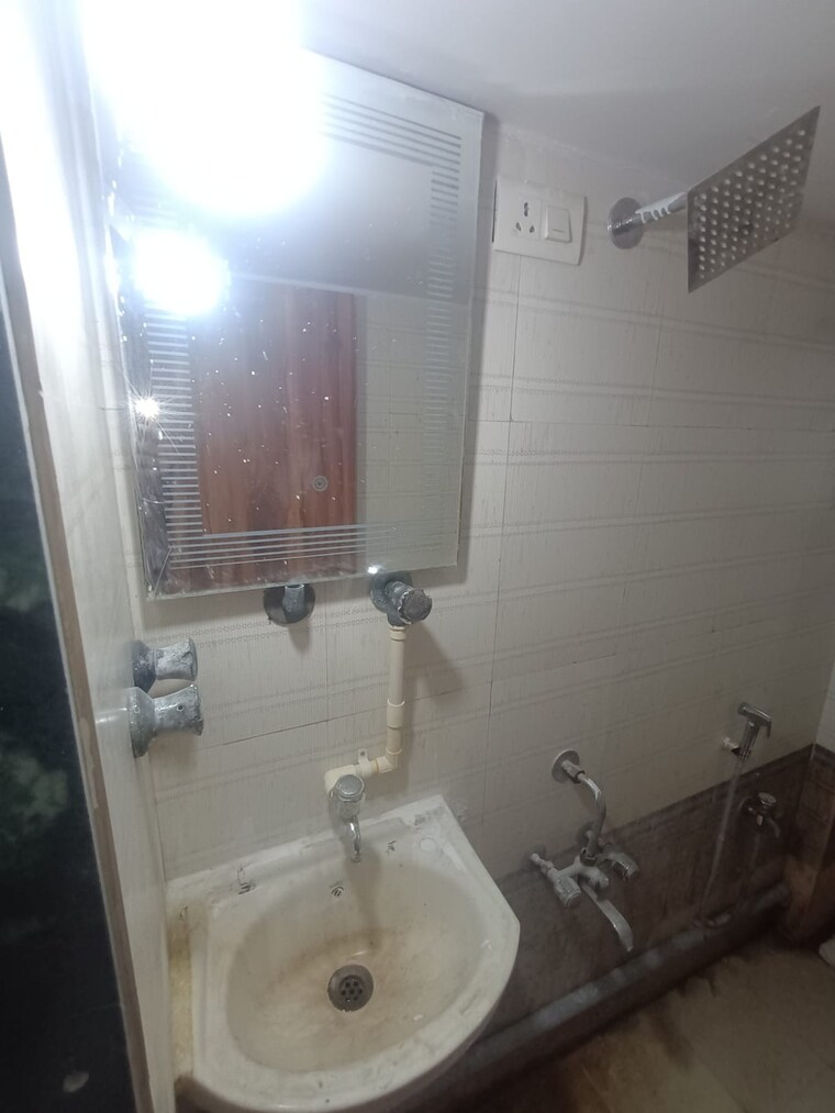 Bathroom, kandivali west Commercial Office Space 500 Sq.Ft. In Kandivali West Mumbai 9476703