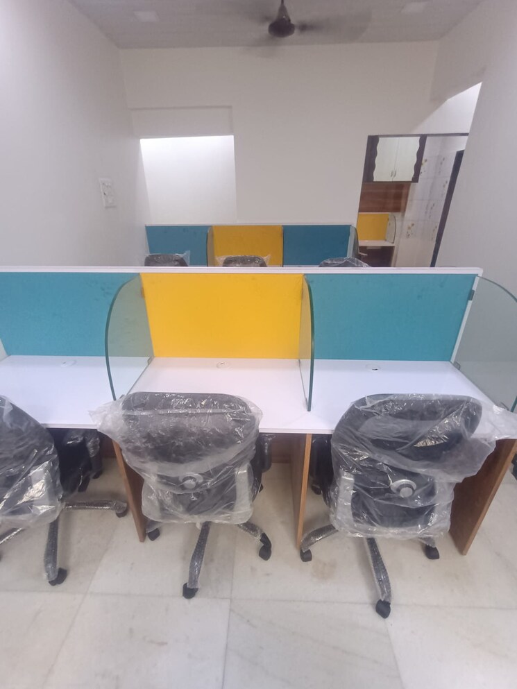 Team Area, kandivali west Commercial Office Space 500 Sq.Ft. In Kandivali West Mumbai 9476703