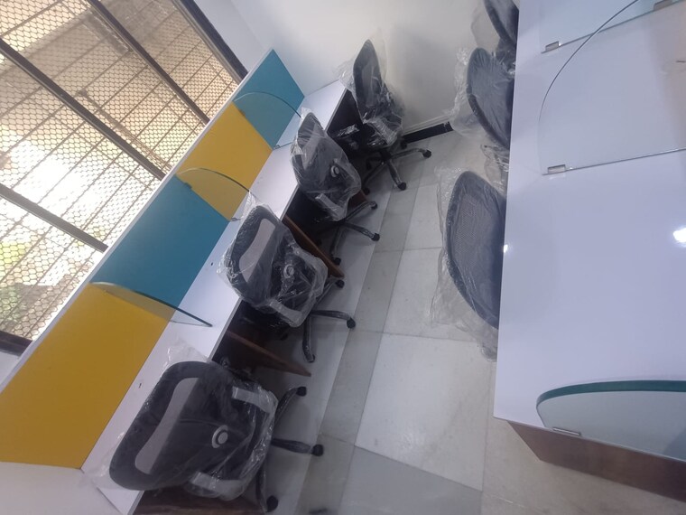 Team Area, kandivali west Commercial Office Space 500 Sq.Ft. In Kandivali West Mumbai 9476703