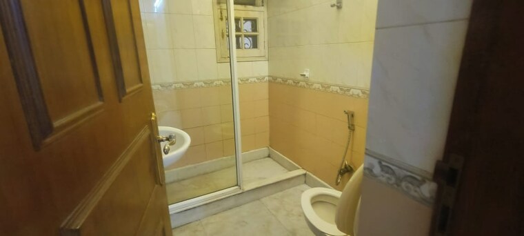 Bathroom, vasant kunj 2 Bedroom 678 Sq.Ft. Builder Floor In Vasant Kunj Delhi 9476758