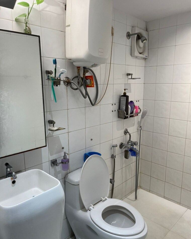 Bathroom, cox town 2 Bedroom 800 Sq.Ft. Builder Floor In Cox Town Bangalore 9476847