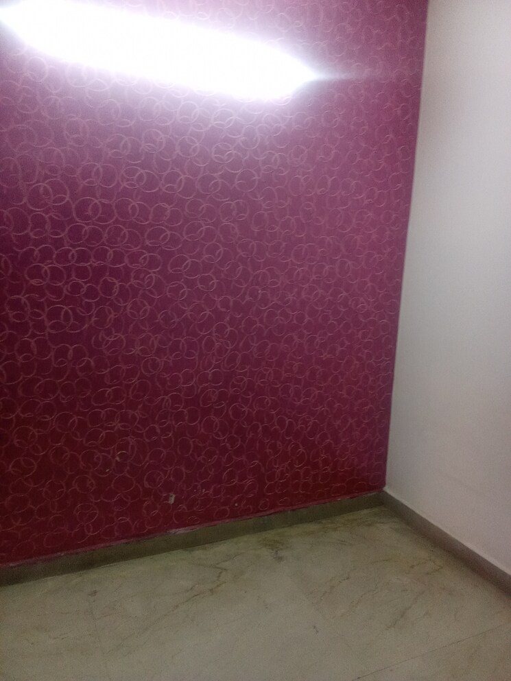 Room, rohini sector 23 2 Bedroom 600 Sq.Ft. Builder Floor In Rohini Sector 23 Delhi 9476851