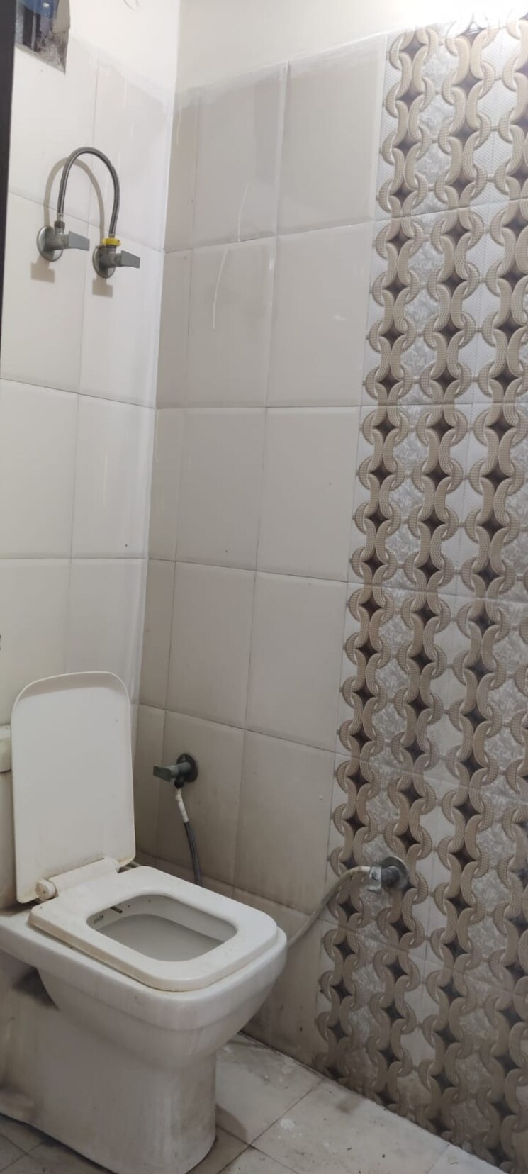 Bathroom, byculla 3.5 Bedroom 1650 Sq.Ft. Apartment In Byculla Mumbai 9476852