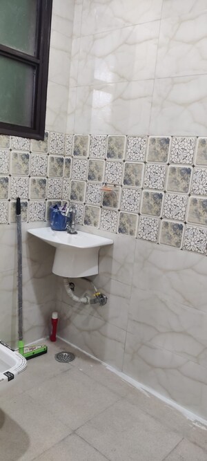 Bathroom in 3.5 BHK Apartment at Byculla – for Rent