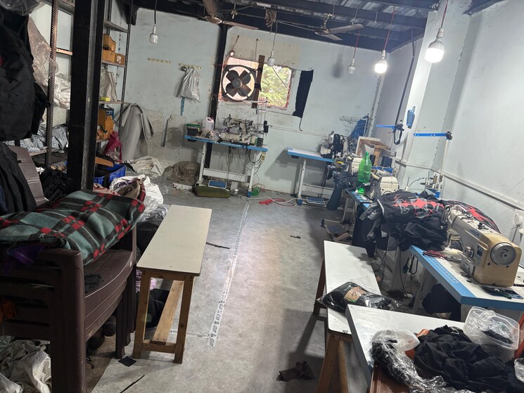 Team Area, mira road Commercial Warehouse 3300 Sq.Ft. In Mira Road Thane 9476915