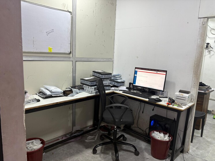 Team Area, mira road Commercial Warehouse 3300 Sq.Ft. In Mira Road Thane 9476915