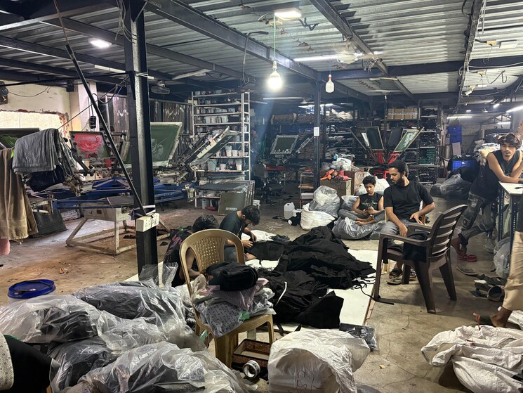 Team Area, mira road Commercial Warehouse 3300 Sq.Ft. In Mira Road Thane 9476915