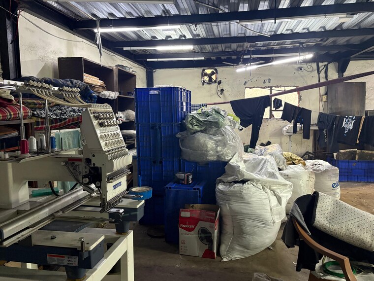 Team Area, mira road Commercial Warehouse 3300 Sq.Ft. In Mira Road Thane 9476915