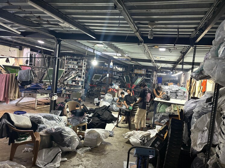 Team Area, mira road Commercial Warehouse 3300 Sq.Ft. In Mira Road Thane 9476915