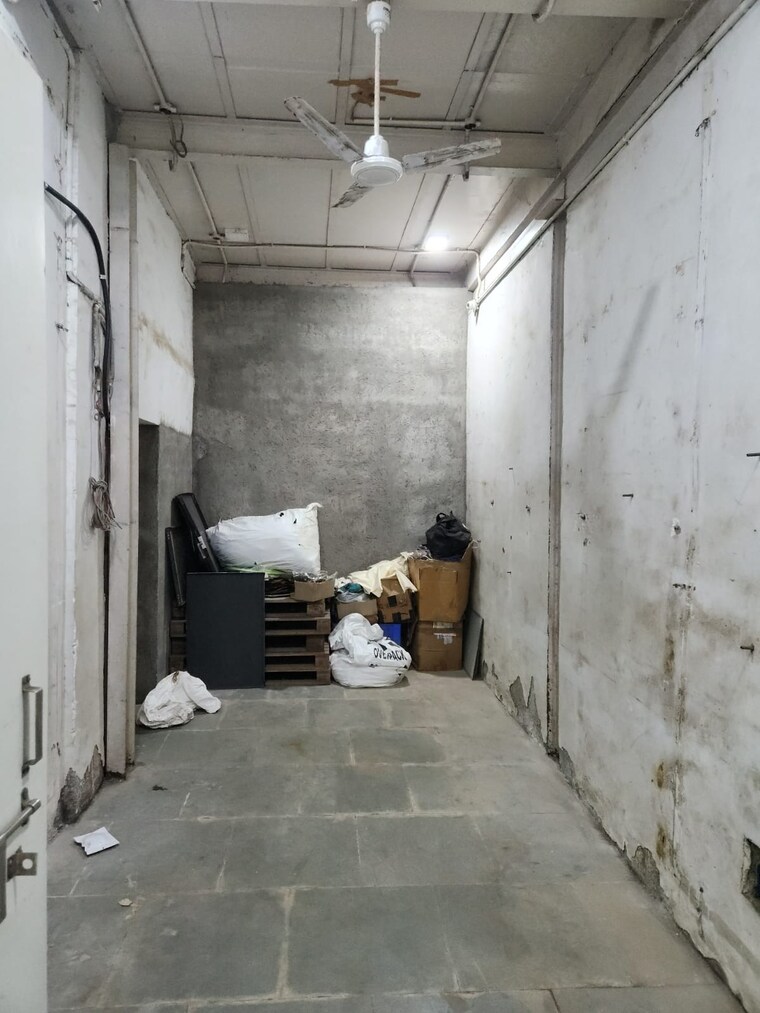 Bathroom, mira road Commercial Warehouse 200 Sq.Ft. In Mira Road Thane 9477099