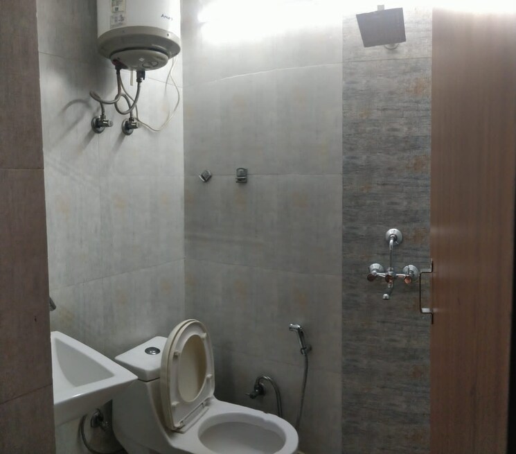 Bathroom, sector 23 3 Bedroom 2475 Sq.Ft. Builder Floor In Sector 23 Gurgaon 9477103