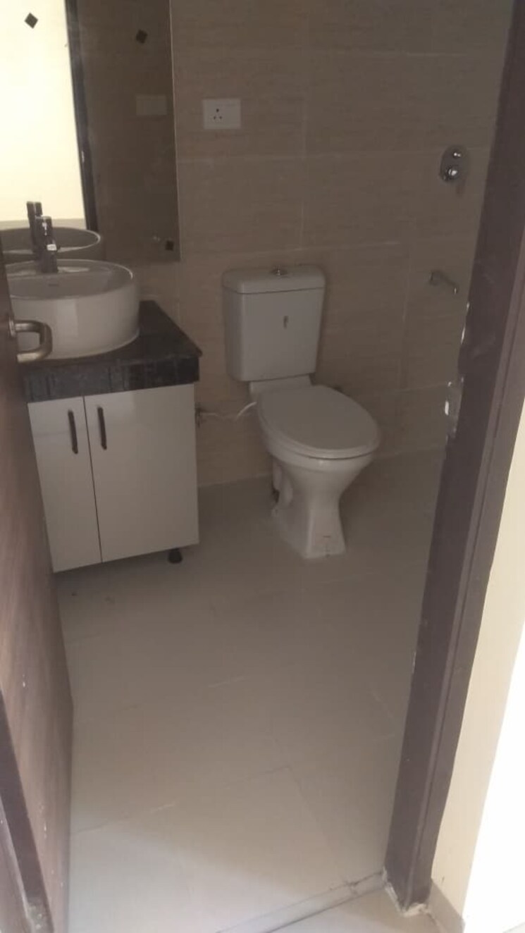 Bathroom, bptp-amstoria 3 Bedroom 225 Sq.Yd. Builder Floor In Sector 102 Gurgaon 9477321