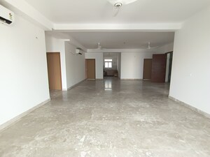 Building Lobby in 5 BHK Apartment at SS Linden, Sector 84 – for Rent