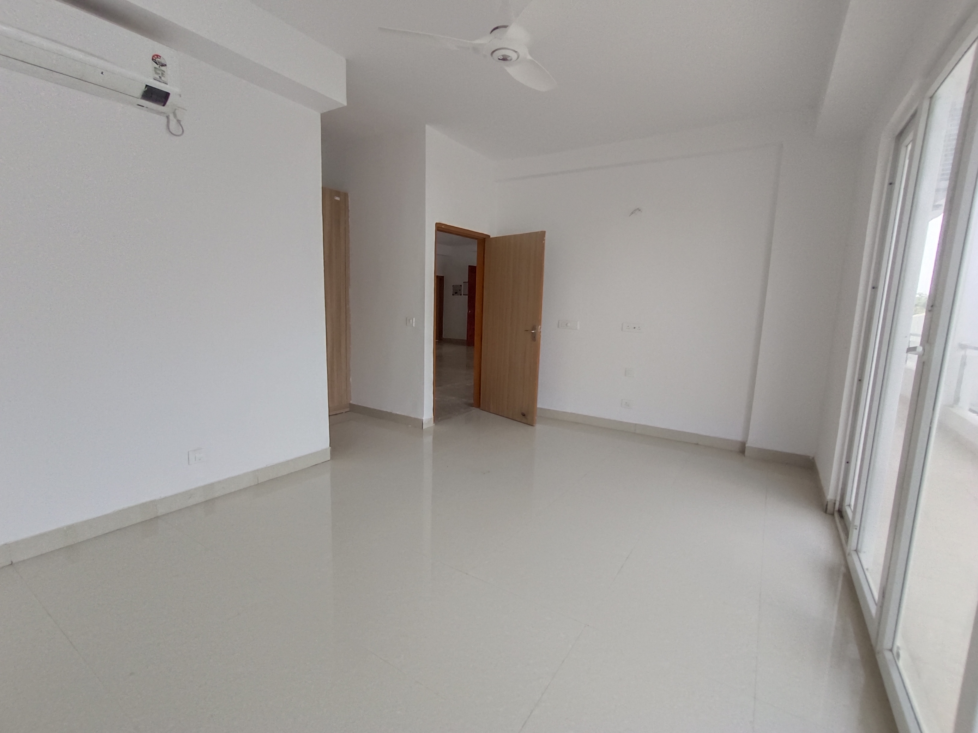 5 BHK + Servant Room Apartment For Rent in SS Linden