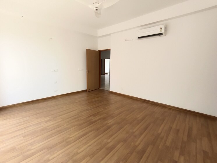 Room, ss-linden 5 Bedroom 2900 Sq.Ft. Apartment In Sector 84 Gurgaon 9477390