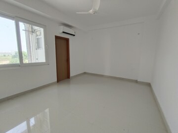 Room in 5 BHK Apartment at SS Linden, Sector 84 – for Rent