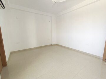 Room in 5 BHK Apartment at SS Linden, Sector 84 – for Rent