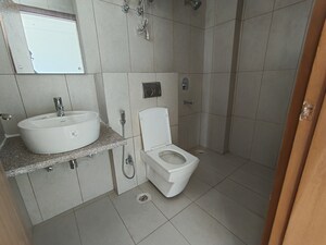 Bathroom in 5 BHK Apartment at SS Linden, Sector 84 – for Rent