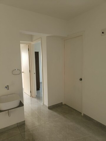 Room in 3 BHK Apartment at Sg Highway – for Rent