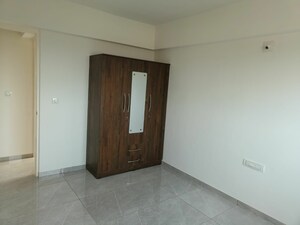 3 BHK Apartment For Rent in Sg Highway