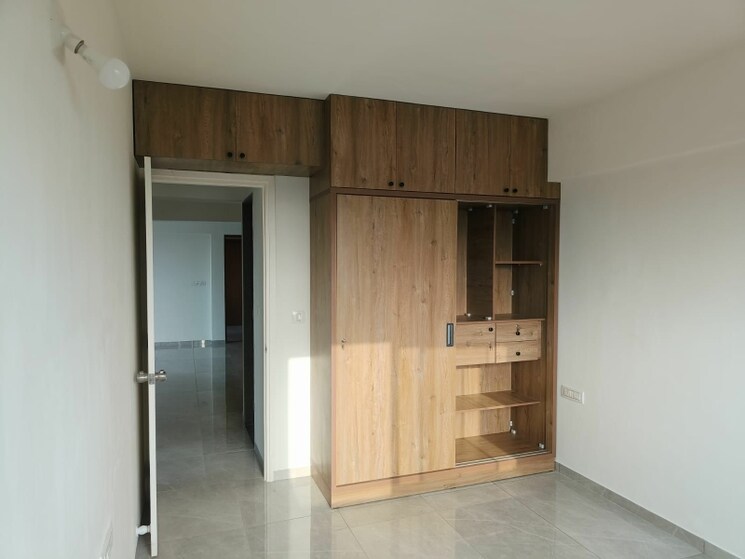 Room, sg highway 3 Bedroom 1755 Sq.Ft. Apartment In Sg Highway Ahmedabad 9477401