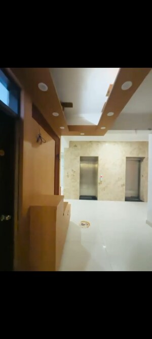 Room in 3.5 BHK Apartment at Gomti Nagar – for Rent