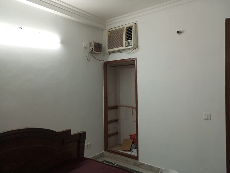 Room, malviya nagar 2 Bedroom 100 Sq.Yd. Builder Floor In Malviya Nagar Delhi 9477394