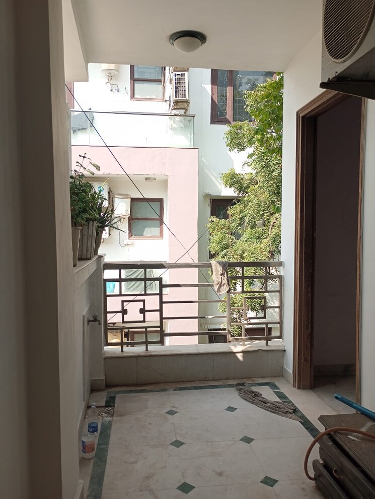 Balcony, malviya nagar 2 Bedroom 100 Sq.Yd. Builder Floor In Malviya Nagar Delhi 9477394