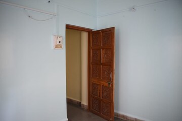 Room in 2 BHK Apartment at Vanaz Corner, Kothrud – for Rent