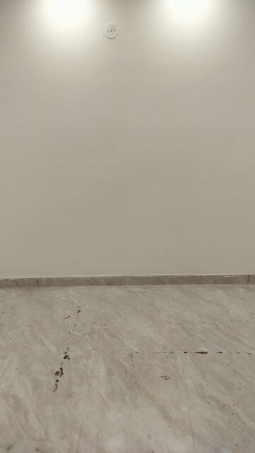 Room in 1 BHK Builder Floor at Ignou Road – for Rent