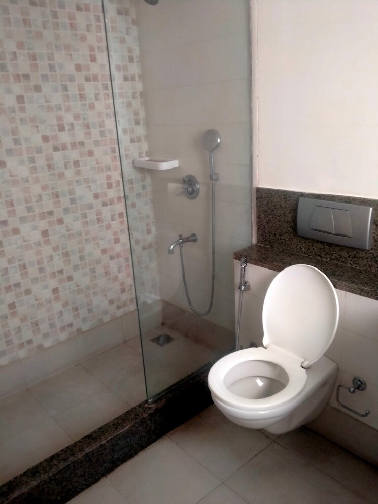 Bathroom, dlf-regency-park-i 2 Bedroom 1150 Sq.Ft. Apartment In Dlf Phase iv Gurgaon 9477502