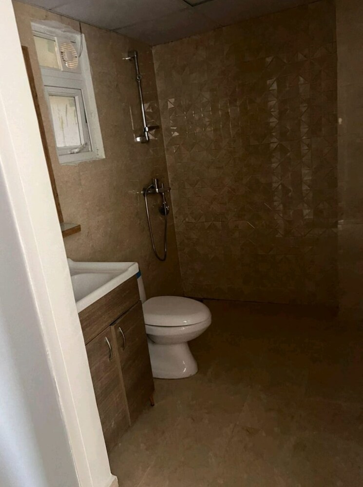 Bathroom, tulip-yellow 3 Bedroom 1704 Sq.Ft. Apartment In Sector 69 Gurgaon 9477539