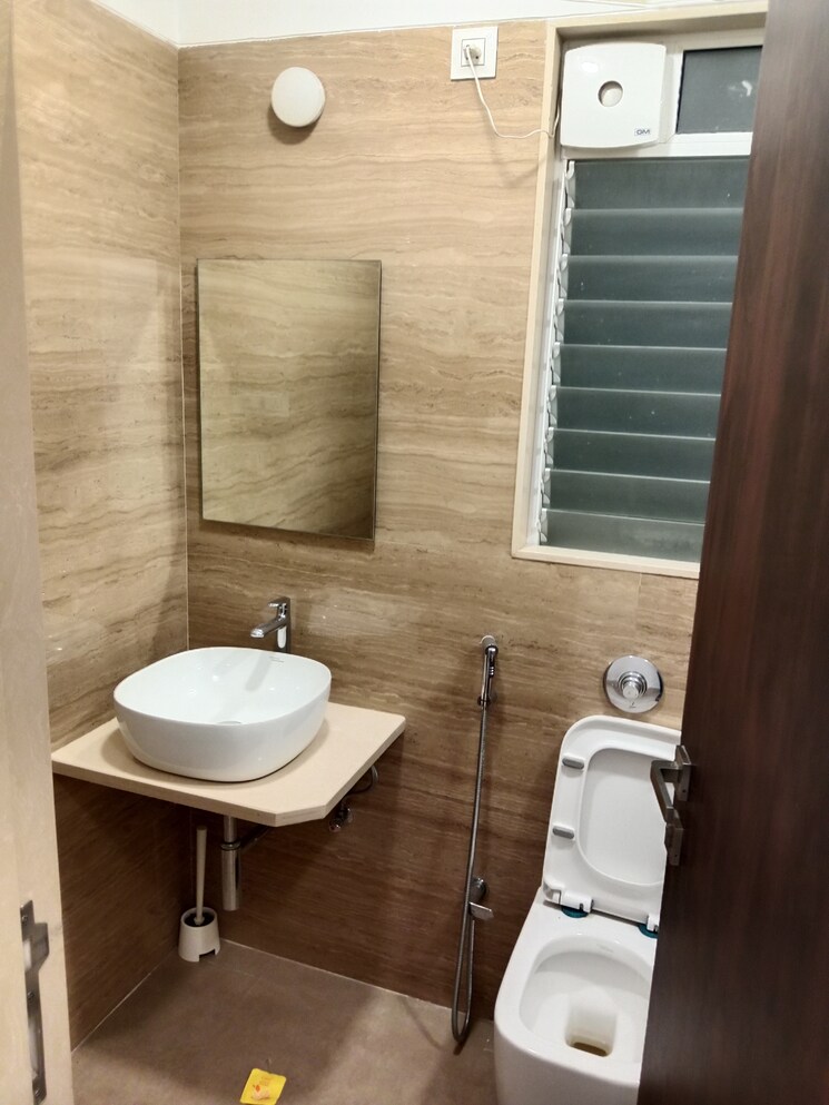 Bathroom, platinum-life 2 Bedroom 665 Sq.Ft. Apartment In Andheri West Mumbai 9477631