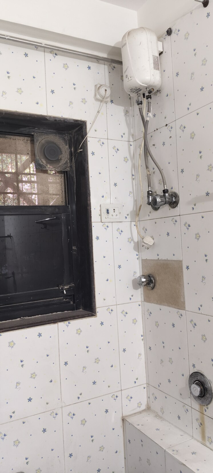 Bathroom, ajmera-golden-rays 3 Bedroom 1100 Sq.Ft. Apartment In Andheri West Mumbai 9477583
