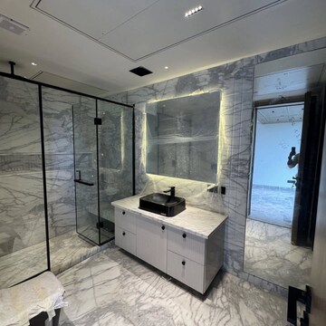 Master Bedroom in 4 BHK Builder Floor at BPTP Amstoria Country Floor, Sector 102 – for Sale