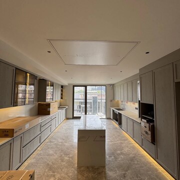 Building Lobby in 4 BHK Builder Floor at BPTP Amstoria Country Floor, Sector 102 – for Sale