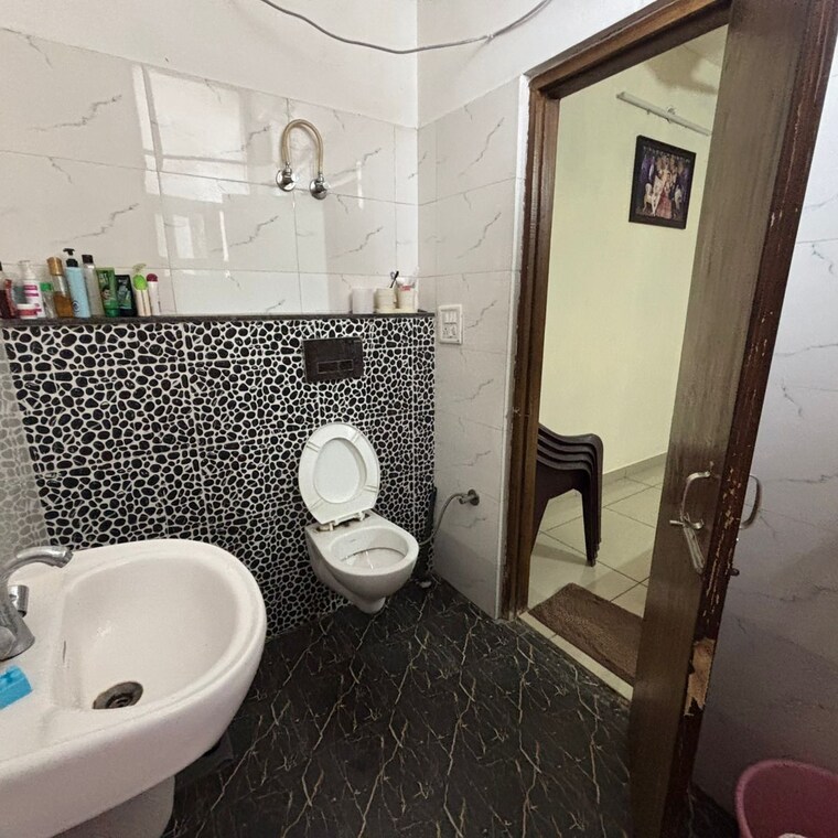 Bathroom, kharar mohali road 3 Bedroom 1130 Sq.Ft. Apartment In Kharar Mohali Road Kharar 9477652