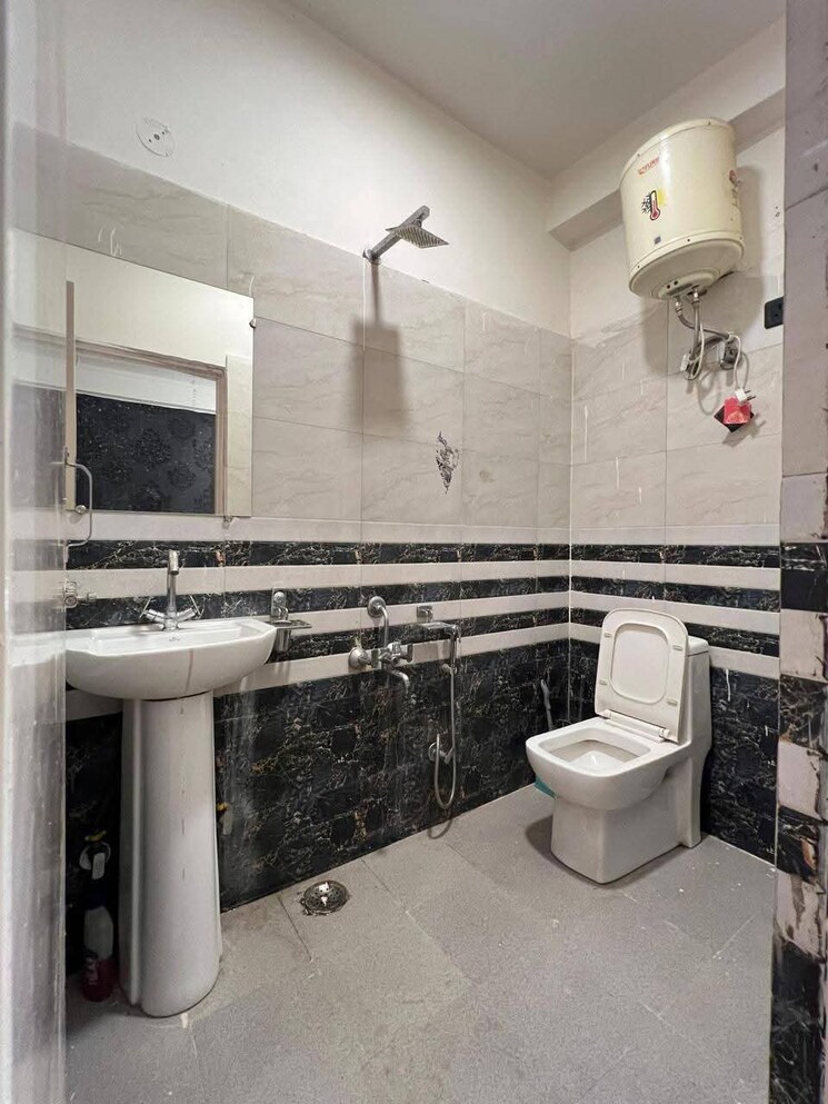 Bathroom, saket 2 Bedroom 800 Sq.Ft. Builder Floor In Saket Delhi 9477703
