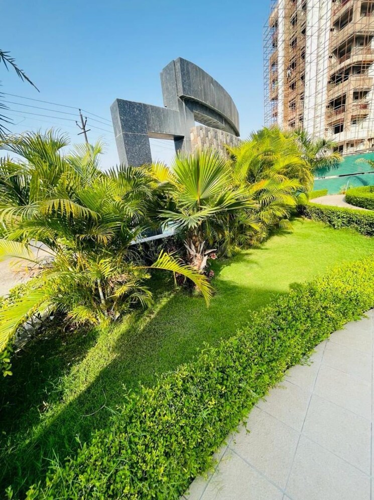 Garden, ratan-galaxy 3 Bedroom 1917 Sq.Ft. Apartment In Vrindavan Yojna Lucknow 9477751