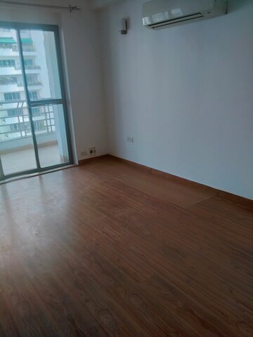 Room in 3 BHK Apartment at Pioneer Park Phase 1, Sector 61 – for Rent