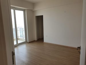 Room in 3 BHK Apartment at DLF The Primus, Sector 82a – for Sale