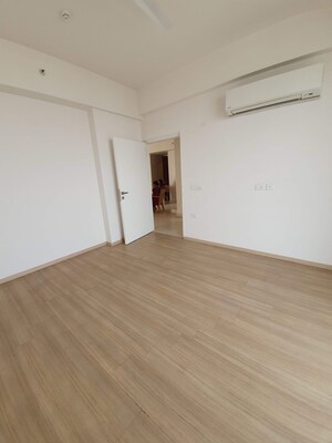 Room in 3 BHK Apartment at DLF The Primus, Sector 82a – for Sale