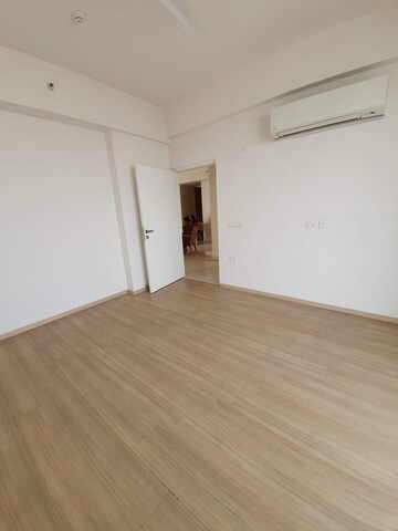 Room in 3 BHK Apartment at DLF The Primus, Sector 82a – for Sale