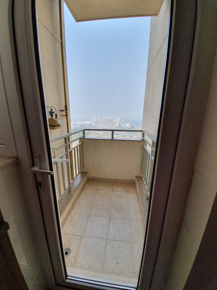 Balcony, dlf-the-primus 3 Bedroom 1818 Sq.Ft. Apartment In Sector 82a Gurgaon 9477858
